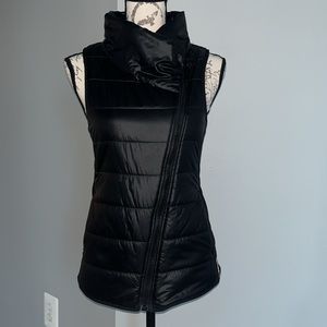 Reebok Asymetrical High Neck Puffer Vest in Black 🖤